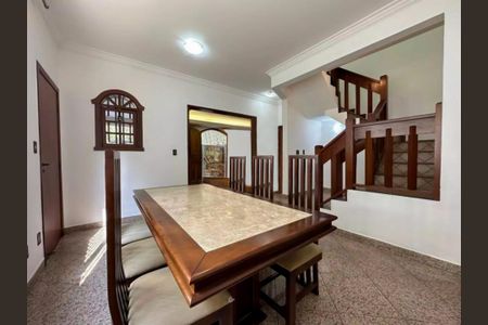 Casa à venda com 178m², 4 quartos e 3 vagas Casa à venda com 178m², 4 quartos e 3 vagasSala de Jantar