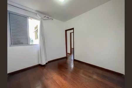 Casa à venda com 178m², 4 quartos e 3 vagas Casa à venda com 178m², 4 quartos e 3 vagasQuarto 1