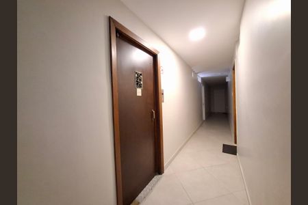 Apartamento à venda com 107m², 3 quartos e 1 vaga Apartamento à venda com 107m², 3 quartos e 1 vagaCorredor do prédio