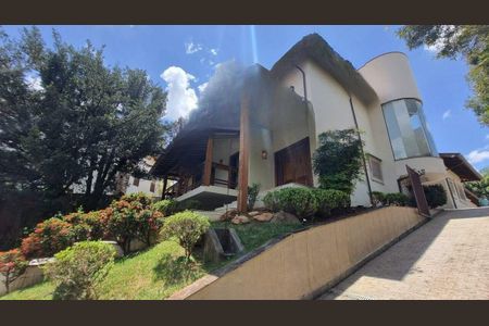Casa de condomínio à venda com 570m², 5 quartos e 6 vagas