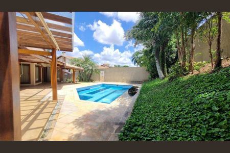 Casa de condomínio à venda com 570m², 5 quartos e 6 vagas