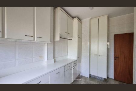 Casa de condomínio à venda com 570m², 5 quartos e 6 vagas