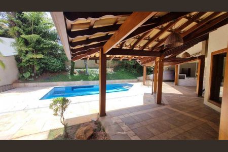 Casa de condomínio à venda com 570m², 5 quartos e 6 vagas