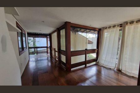 Casa de condomínio à venda com 570m², 5 quartos e 6 vagas