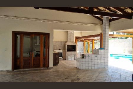 Casa de condomínio à venda com 570m², 5 quartos e 6 vagas