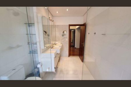 Casa de condomínio à venda com 570m², 5 quartos e 6 vagas