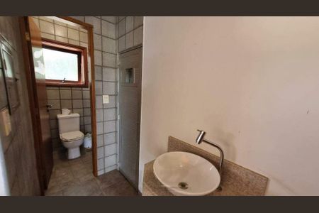 Casa de condomínio à venda com 570m², 5 quartos e 6 vagas