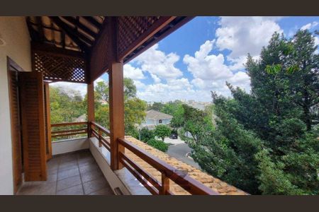 Casa de condomínio à venda com 570m², 5 quartos e 6 vagas