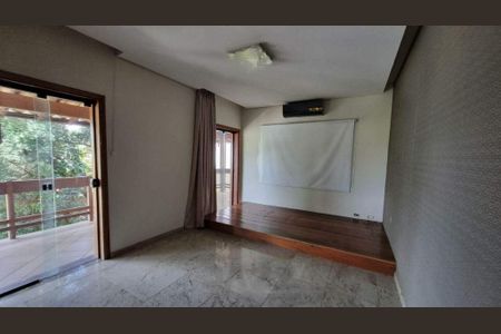 Casa de condomínio à venda com 570m², 5 quartos e 6 vagas