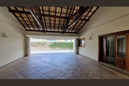 Casa de condomínio à venda com 570m², 5 quartos e 6 vagas