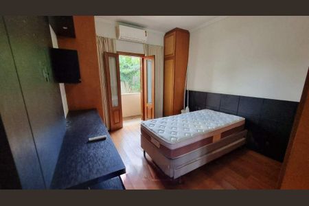 Casa de condomínio à venda com 570m², 5 quartos e 6 vagas