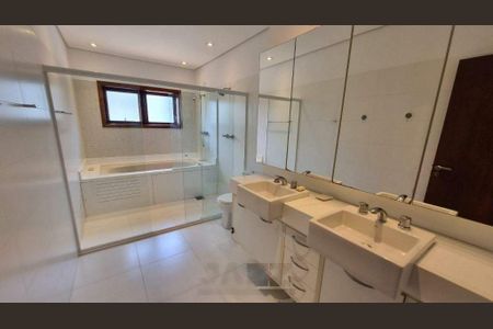 Casa de condomínio à venda com 570m², 5 quartos e 6 vagas