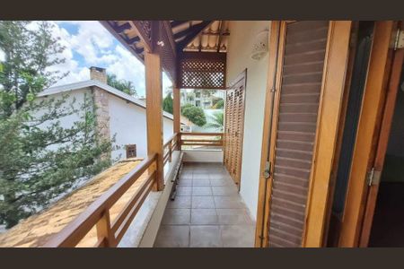 Casa de condomínio à venda com 570m², 5 quartos e 6 vagas