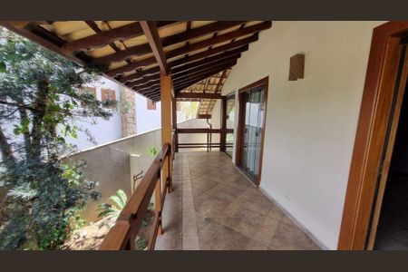 Casa de condomínio à venda com 570m², 5 quartos e 6 vagas