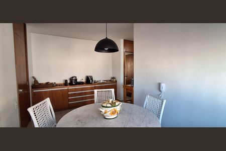 Apartamento à venda com 330m², 4 quartos e 3 vagas Apartamento à venda com 330m², 4 quartos e 3 vagasCopa