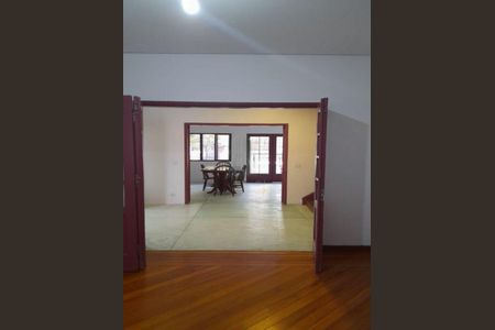 Casa à venda com 264m², 4 quartos e 5 vagas