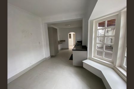 Casa à venda com 220m², 3 quartos e 2 vagas Casa à venda com 220m², 3 quartos e 2 vagasCozinha