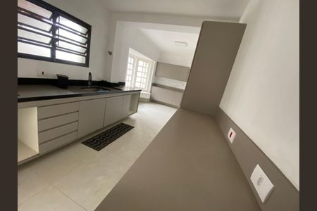 Casa à venda com 220m², 3 quartos e 2 vagas Casa à venda com 220m², 3 quartos e 2 vagasCozinha