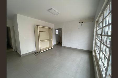 Casa à venda com 220m², 3 quartos e 2 vagas Casa à venda com 220m², 3 quartos e 2 vagasQuarto