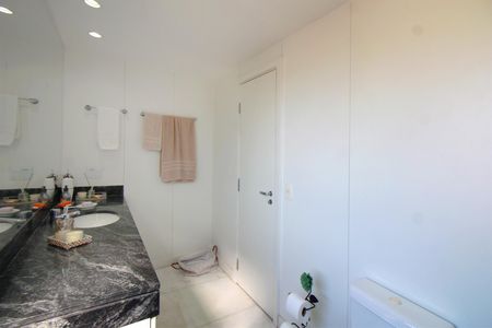 Apartamento à venda com 168m², 3 quartos e 3 vagasBanheiro da Suíte 1