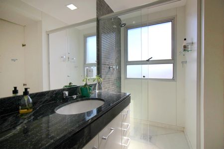 Apartamento à venda com 168m², 3 quartos e 3 vagasBanheiro da Suíte 2