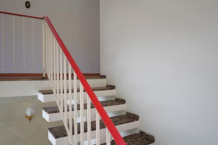 Casa à venda com 180m², 3 quartos e 3 vagasEscada