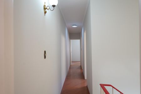 Casa à venda com 180m², 3 quartos e 3 vagasCorredor