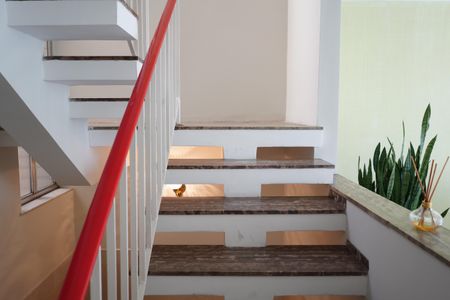 Casa à venda com 180m², 3 quartos e 3 vagasEscada