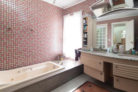 Casa para alugar com 287m², 4 quartos e 3 vagas Casa para alugar com 287m², 4 quartos e 3 vagasBanheiro da Suíte