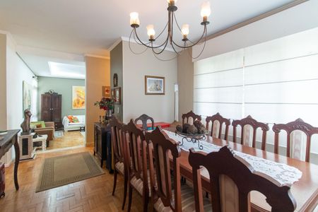 Casa para alugar com 287m², 4 quartos e 3 vagas Casa para alugar com 287m², 4 quartos e 3 vagasSala