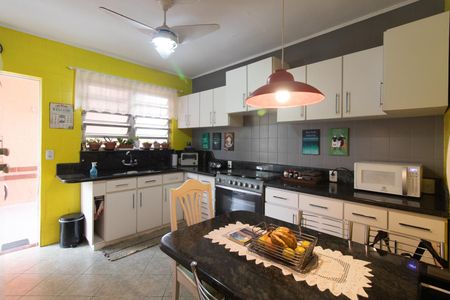 Casa para alugar com 287m², 4 quartos e 3 vagas Casa para alugar com 287m², 4 quartos e 3 vagasCozinha