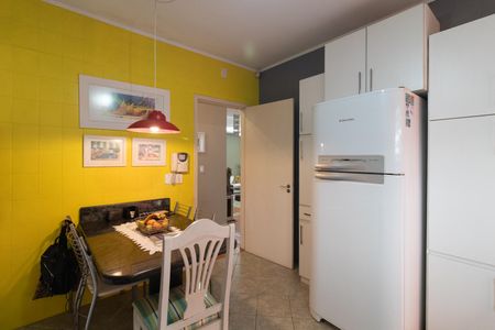 Casa para alugar com 287m², 4 quartos e 3 vagas Casa para alugar com 287m², 4 quartos e 3 vagasCozinha
