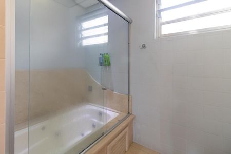 Casa para alugar com 287m², 4 quartos e 3 vagas Casa para alugar com 287m², 4 quartos e 3 vagasBanheiro Social 1