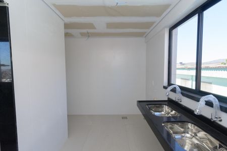 Apartamento à venda com 155m², 4 quartos e 3 vagas Apartamento à venda com 155m², 4 quartos e 3 vagasÁrea de Serviço