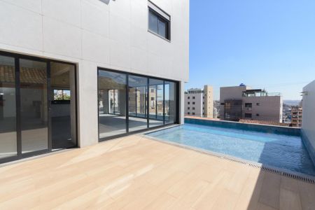 Apartamento à venda com 155m², 4 quartos e 3 vagas Apartamento à venda com 155m², 4 quartos e 3 vagasÁrea comum - Piscina