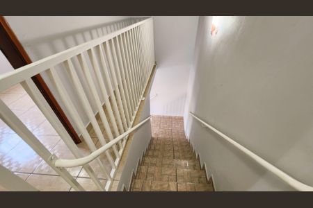 Casa para alugar com 100m², 2 quartos e 1 vaga Casa para alugar com 100m², 2 quartos e 1 vagaEscada