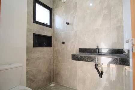 Casa à venda com 140m², 3 quartos e 3 vagasBanheiro da Suíte 1