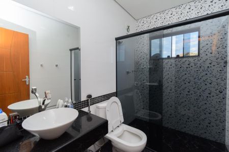 Casa à venda com 256m², 4 quartos e 3 vagas Casa à venda com 256m², 4 quartos e 3 vagasBanheiro 2