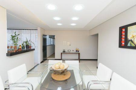 Casa à venda com 256m², 4 quartos e 3 vagas Casa à venda com 256m², 4 quartos e 3 vagasSala de Jantar