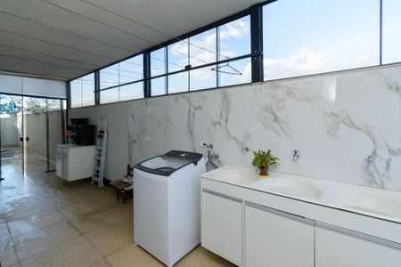 Casa à venda com 256m², 4 quartos e 3 vagas Casa à venda com 256m², 4 quartos e 3 vagasÁrea de Serviço