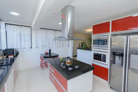 Casa à venda com 256m², 4 quartos e 3 vagas Casa à venda com 256m², 4 quartos e 3 vagasCozinha
