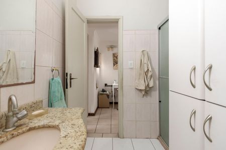 Casa à venda com 199m², 3 quartos e 2 vagas Casa à venda com 199m², 3 quartos e 2 vagasBanheiro Social