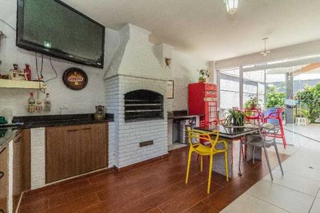 Casa à venda com 200m², 3 quartos e 4 vagas