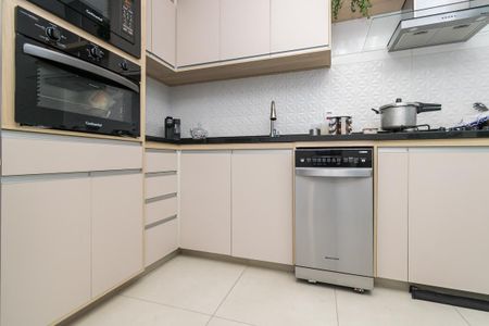 Casa à venda com 63m², 2 quartos e sem vaga Casa à venda com 63m², 2 quartos e sem vagaCozinha - Armários