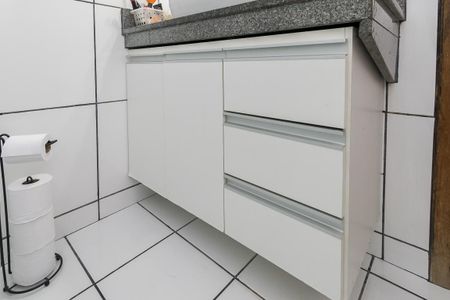 Casa à venda com 63m², 2 quartos e sem vaga Casa à venda com 63m², 2 quartos e sem vagaBanheiro