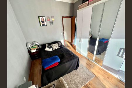 Casa à venda com 180m², 4 quartos e 4 vagas Casa à venda com 180m², 4 quartos e 4 vagasQuarto 4