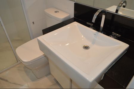 Apartamento à venda com 74m², 2 quartos e 2 vagasBanheiro da Suíte