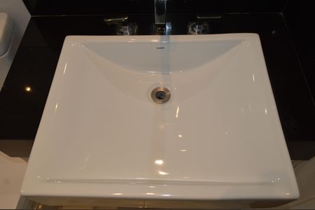 Apartamento à venda com 74m², 2 quartos e 2 vagasBanheiro da Suíte