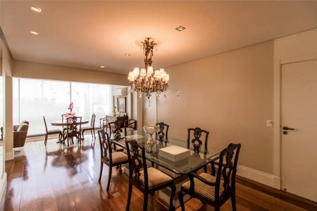 Apartamento à venda com 261m², 4 quartos e 4 vagas