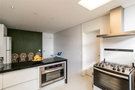 Apartamento à venda com 261m², 4 quartos e 4 vagas